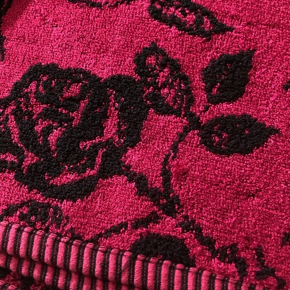 Betsey Johnson ROSES FOR YOU 2 Bath Towels/2 Hand Towels Set NEW - Picture 9 of 10
